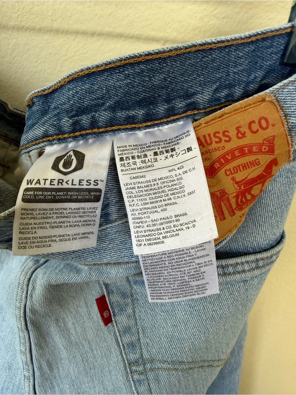 Y2K men’s Levi’s 501 rivetted button fly jeans